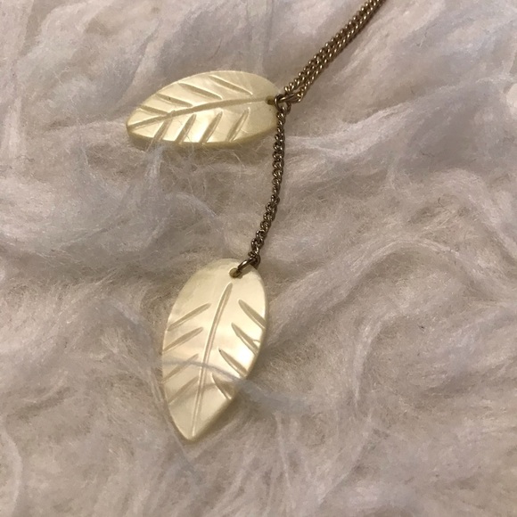 Leaf gold necklace - Picture 2 of 4